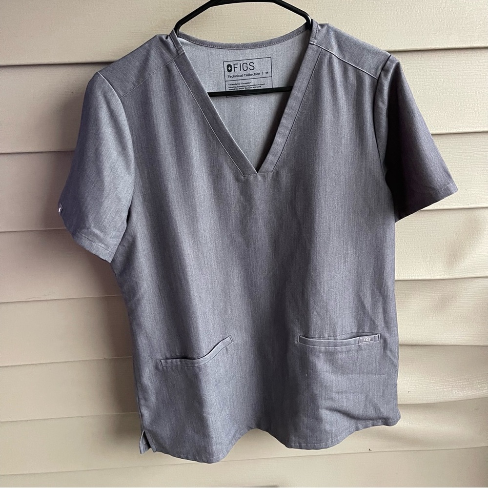 Figs Scrubs Women’s Top Size Medium Grey Style#FW1100‎ 2 Pockets Style Casma
